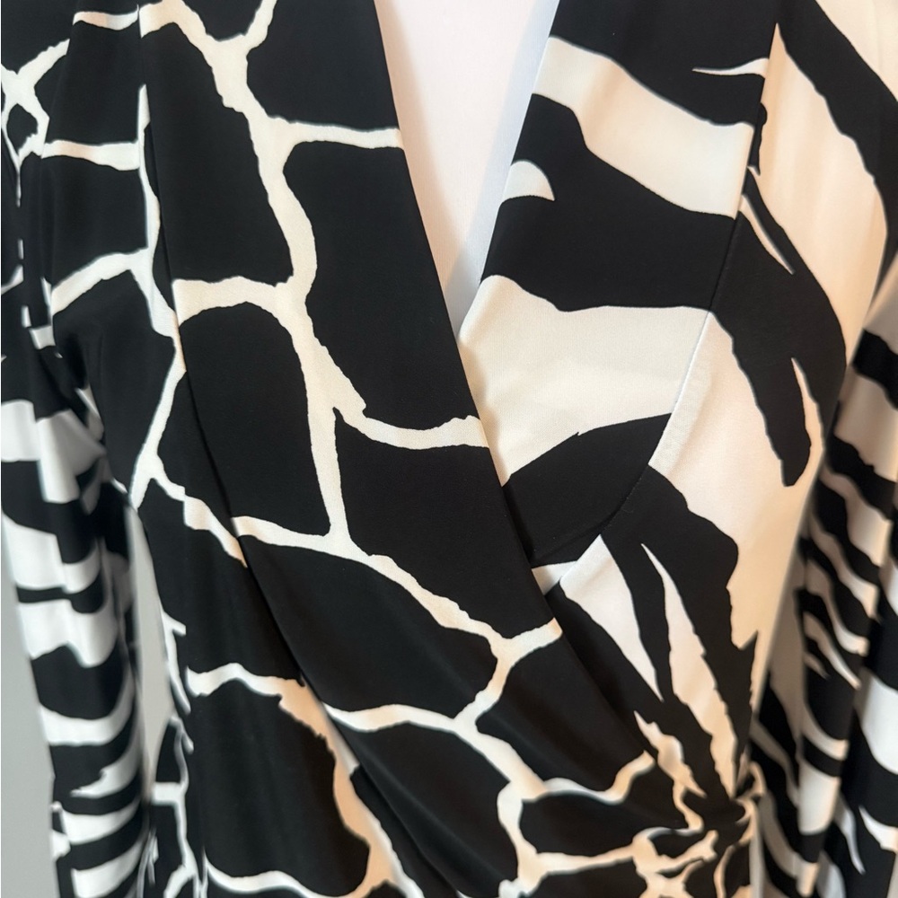 VENUS Monochrome Patterned Top - image 2